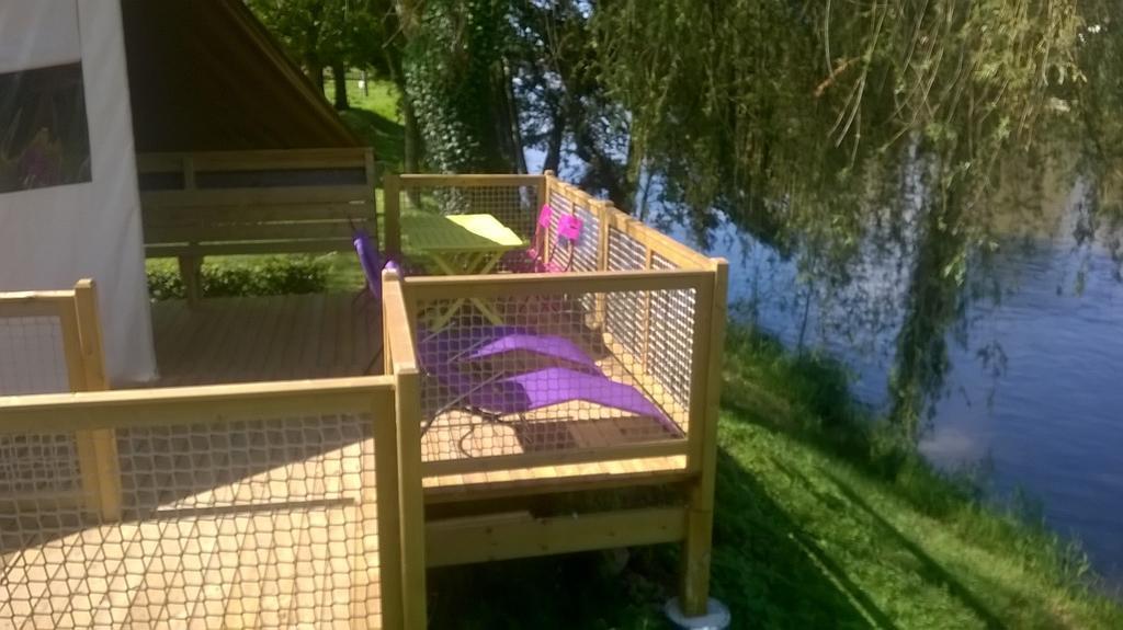 Camping Des Ribieres Confolens Eksteriør bilde
