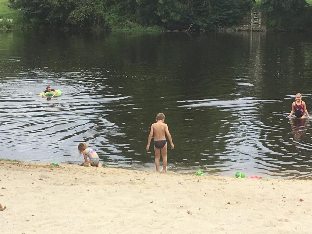 Camping Des Ribieres Confolens Eksteriør bilde