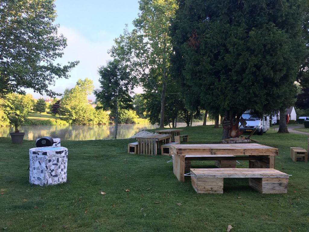Camping Des Ribieres Confolens Eksteriør bilde