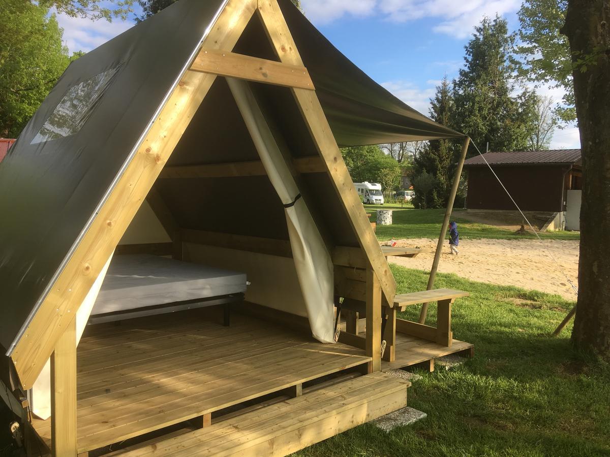 Camping Des Ribieres Confolens Eksteriør bilde